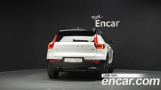 Volvo XC40 2020 — Фото 4/20