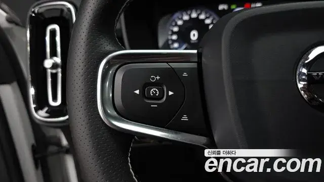 Volvo XC40 2020 — Фото 19/20