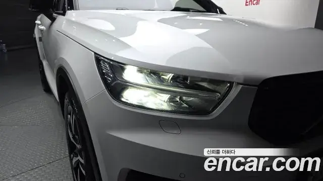 Volvo XC40 2020 — Photo 23/37