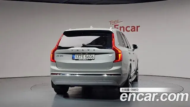 Volvo XC90 2022 — Şəkil 17/41