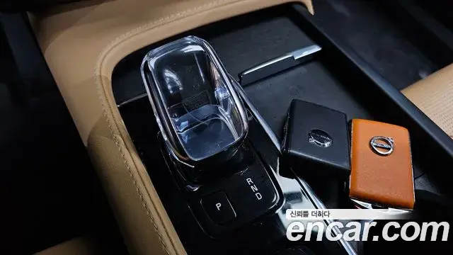 Volvo XC90 2022 — Şəkil 24/41