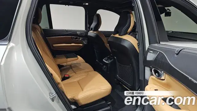 Volvo XC90 2022 — Şəkil 32/41