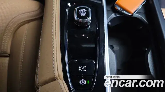 Volvo XC90 2022 — Şəkil 28/41