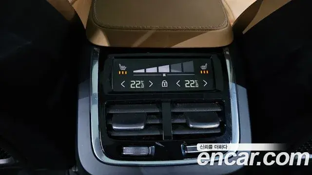 Volvo XC90 2022 — Şəkil 34/41