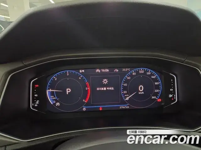 Volkswagen T-Roc 2021 — ფოტო 14/20