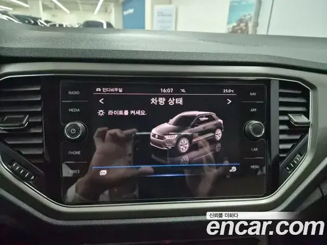 Volkswagen T-Roc 2021 — ფოტო 2/20