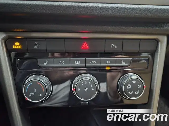 Volkswagen T-Roc 2021 — ფოტო 16/20