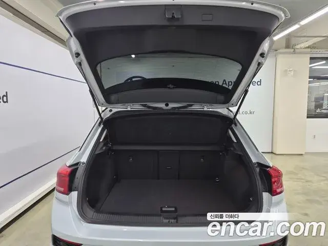 Volkswagen T-Roc 2021 — ფოტო 19/20