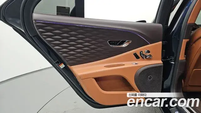Bentley Flying Spur 2021 — Photo 28/39