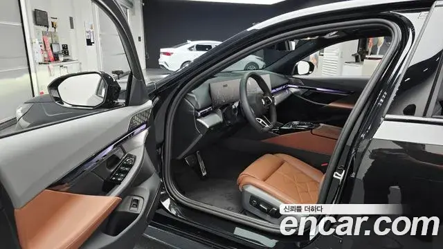 BMW 5 Series 2025 — ფოტო 9/20