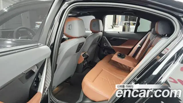 BMW 5 Series 2025 — ფოტო 20/20