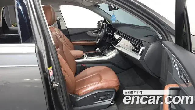 Audi Q7 2021 — ფოტო 35/36