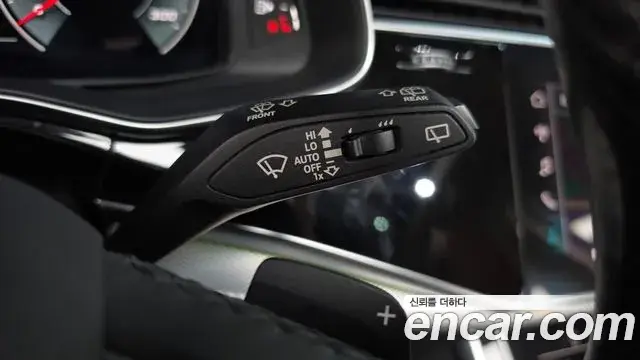 Audi Q7 2021 — ფოტო 18/36