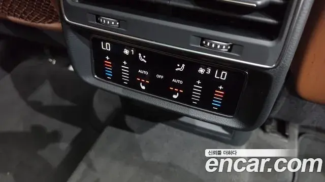 Audi Q7 2021 — ფოტო 22/36