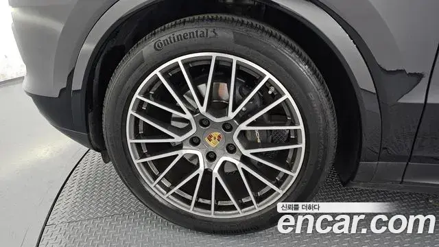 Porsche Cayenne 2020 — Şəkil 28/30