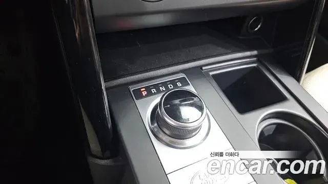 Land Rover Discovery 5 2020 — Şəkil 32/34