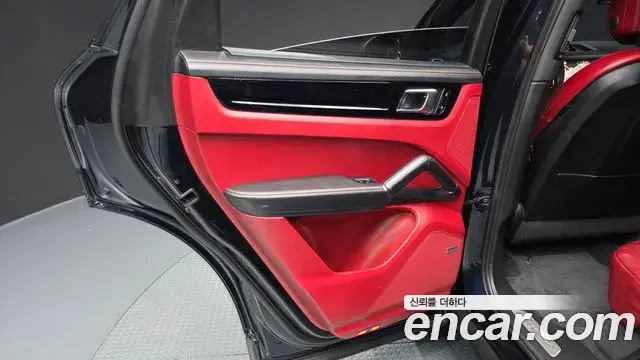 Porsche Cayenne 2021 — Şəkil 38/40