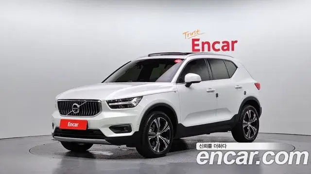 Volvo XC40 2022 — Şəkil 26/31