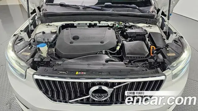 Volvo XC40 2022 — Şəkil 18/31