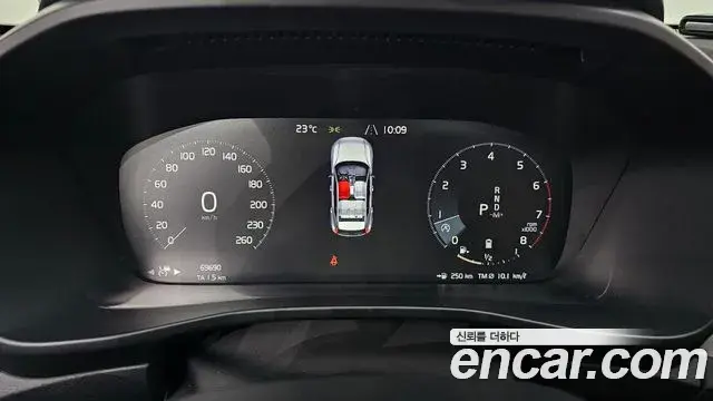 Volvo XC40 2022 — Şəkil 17/31