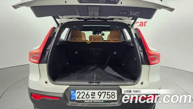 Volvo XC40 2022 — Şəkil 15/31