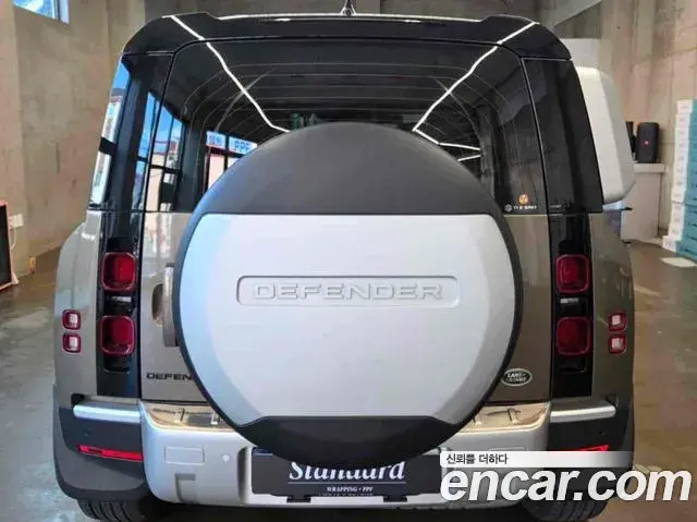 Land Rover Defender 2023 — Photo 5/8