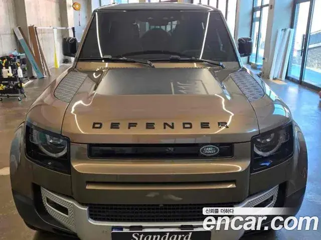 Land Rover Defender 2023 — Photo 2/8