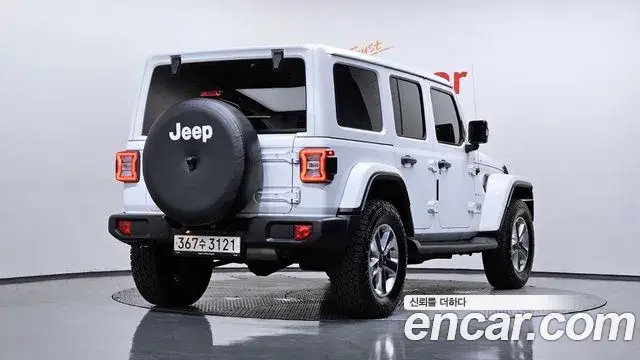 Jeep Wrangler 2018 — ფოტო 13/20