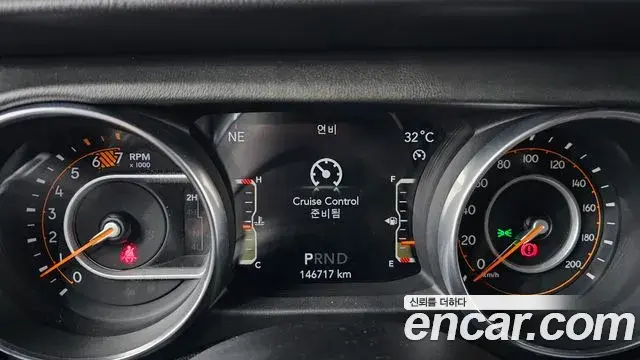 Jeep Wrangler 2018 — ფოტო 7/20