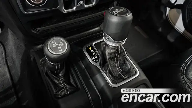 Jeep Wrangler 2018 — ფოტო 17/20