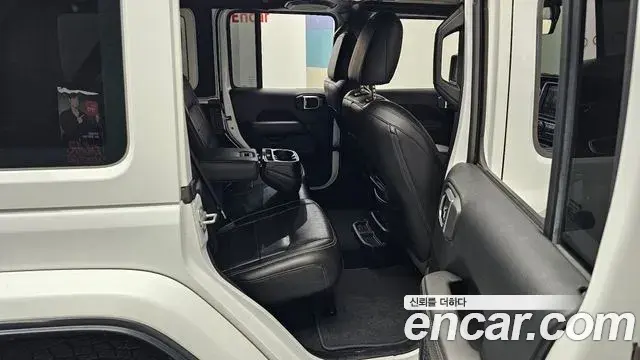 Jeep Wrangler 2018 — ფოტო 5/20