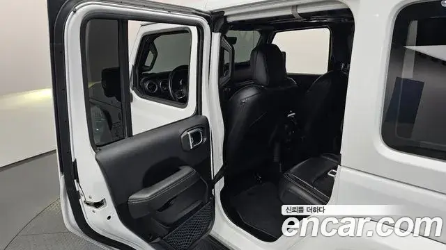 Jeep Wrangler 2018 — ფოტო 3/20