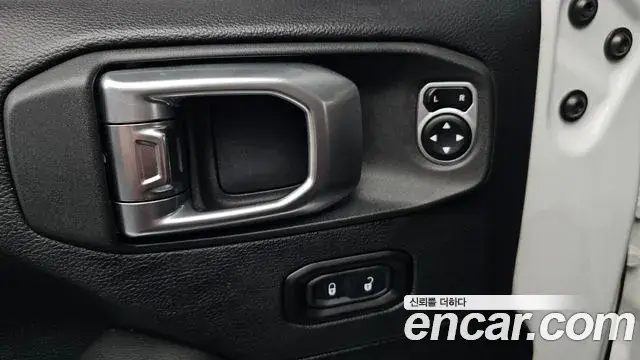 Jeep Wrangler 2018 — ფოტო 16/20
