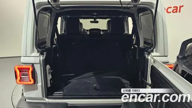 Jeep Wrangler 2018 — ფოტო 14/20