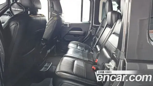 Jeep Wrangler 2019 — Şəkil 8/29