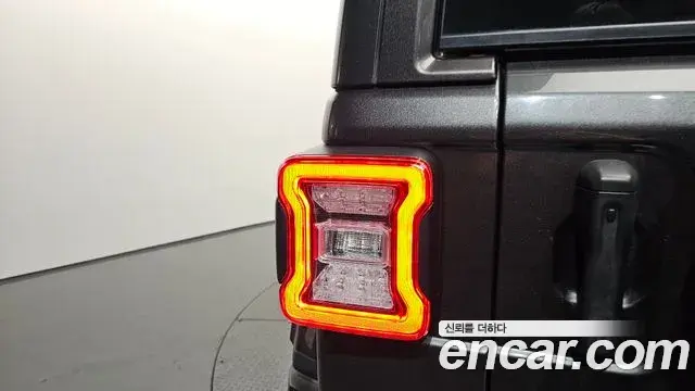 Jeep Wrangler 2019 — Şəkil 26/29