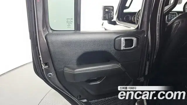 Jeep Wrangler 2019 — Şəkil 14/29
