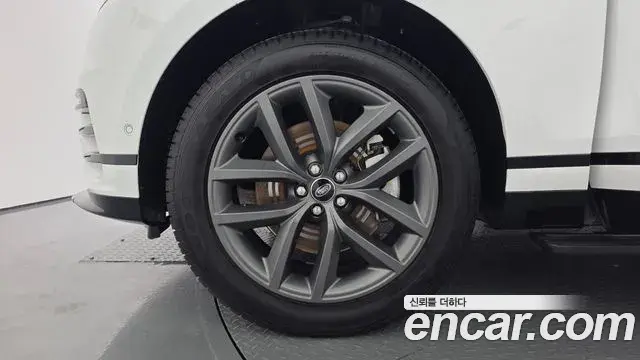 Land Rover Range Rover Velar 2025 — Şəkil 17/20