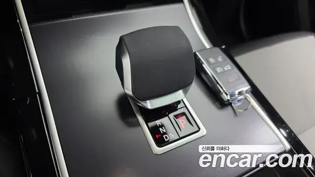 Land Rover Range Rover Velar 2025 — Şəkil 3/20