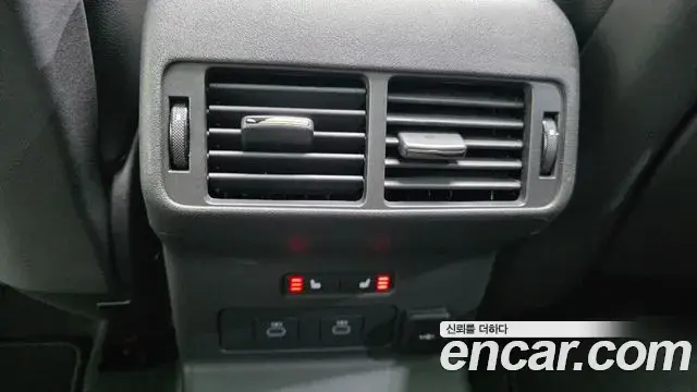 Land Rover Range Rover Velar 2025 — Şəkil 16/20