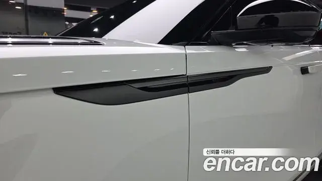 Land Rover Range Rover Velar 2025 — Şəkil 9/20