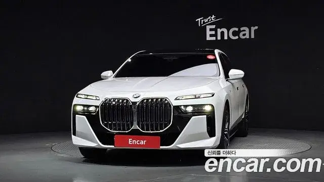 BMW 7 Series 2022 — Şəkil 22/31