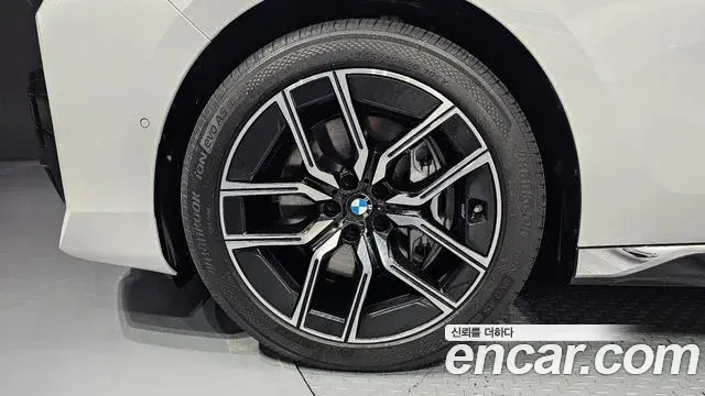 BMW 7 Series 2022 — Şəkil 30/31