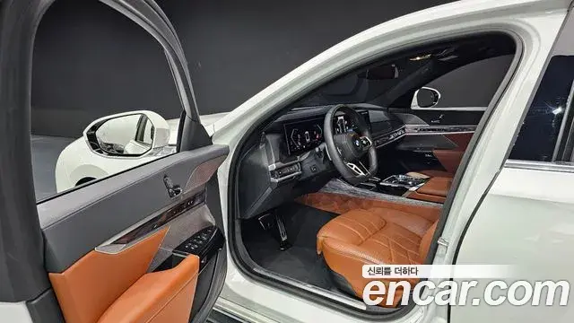 BMW 7 Series 2022 — Şəkil 26/31