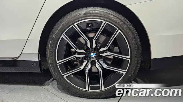 BMW 7 Series 2022 — Şəkil 8/31
