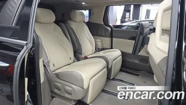 Kia Carnival 2024 — ფოტო 28/34