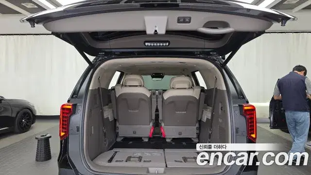 Kia Carnival 2024 — ფოტო 20/34