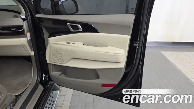 Kia Carnival 2024 — ფოტო 24/34