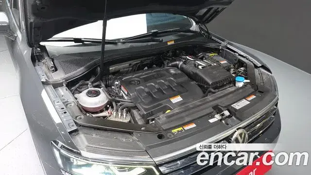 Volkswagen Tiguan 2018 — Şəkil 13/20