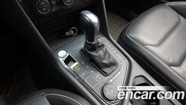 Volkswagen Tiguan 2018 — Şəkil 11/20